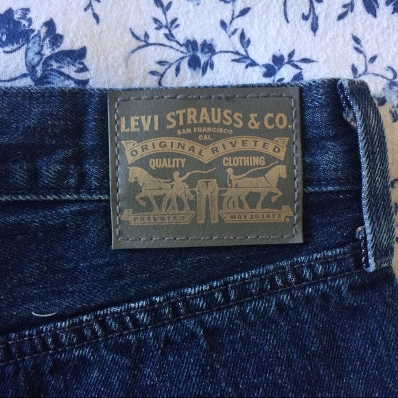 High Waisted Levi's American Flag Shorts - Picture 3 of 3